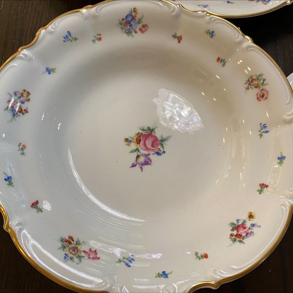 Hutschenreuther Mayfair large salad bowl with feet ( like new condition) - Picture 4 of 6